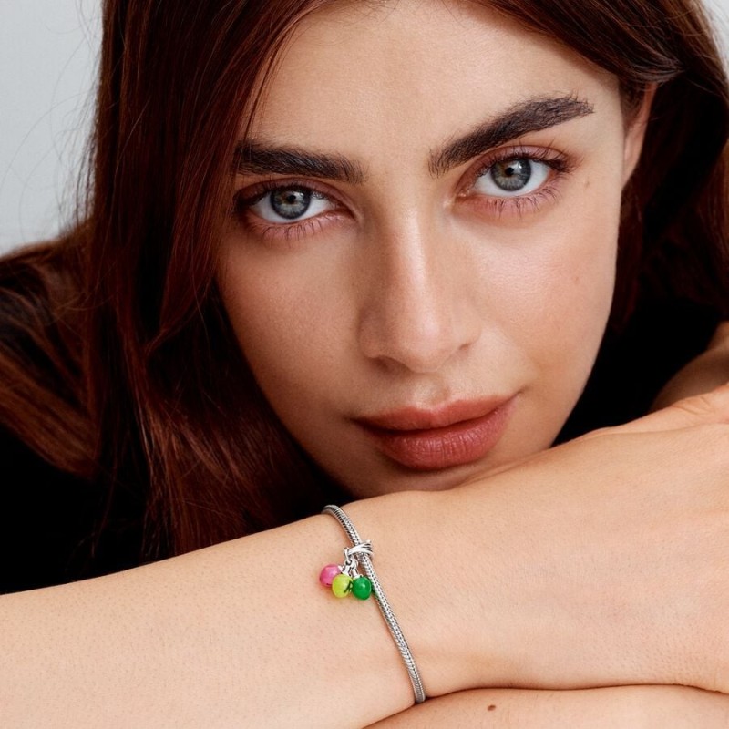 Charm Pandora Colgante Corre que brilla en la oscuridad de Stranger Things 793568C01