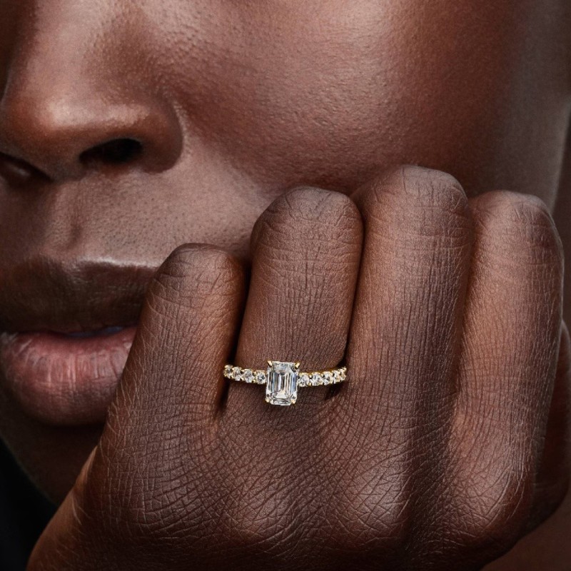 Anillo Pandora Halo Rectangular Brillante Dorado 164506C01