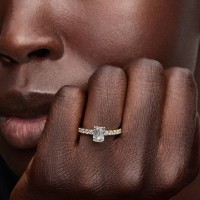 Anillo Pandora Halo Rectangular Brillante Dorado 164506C01